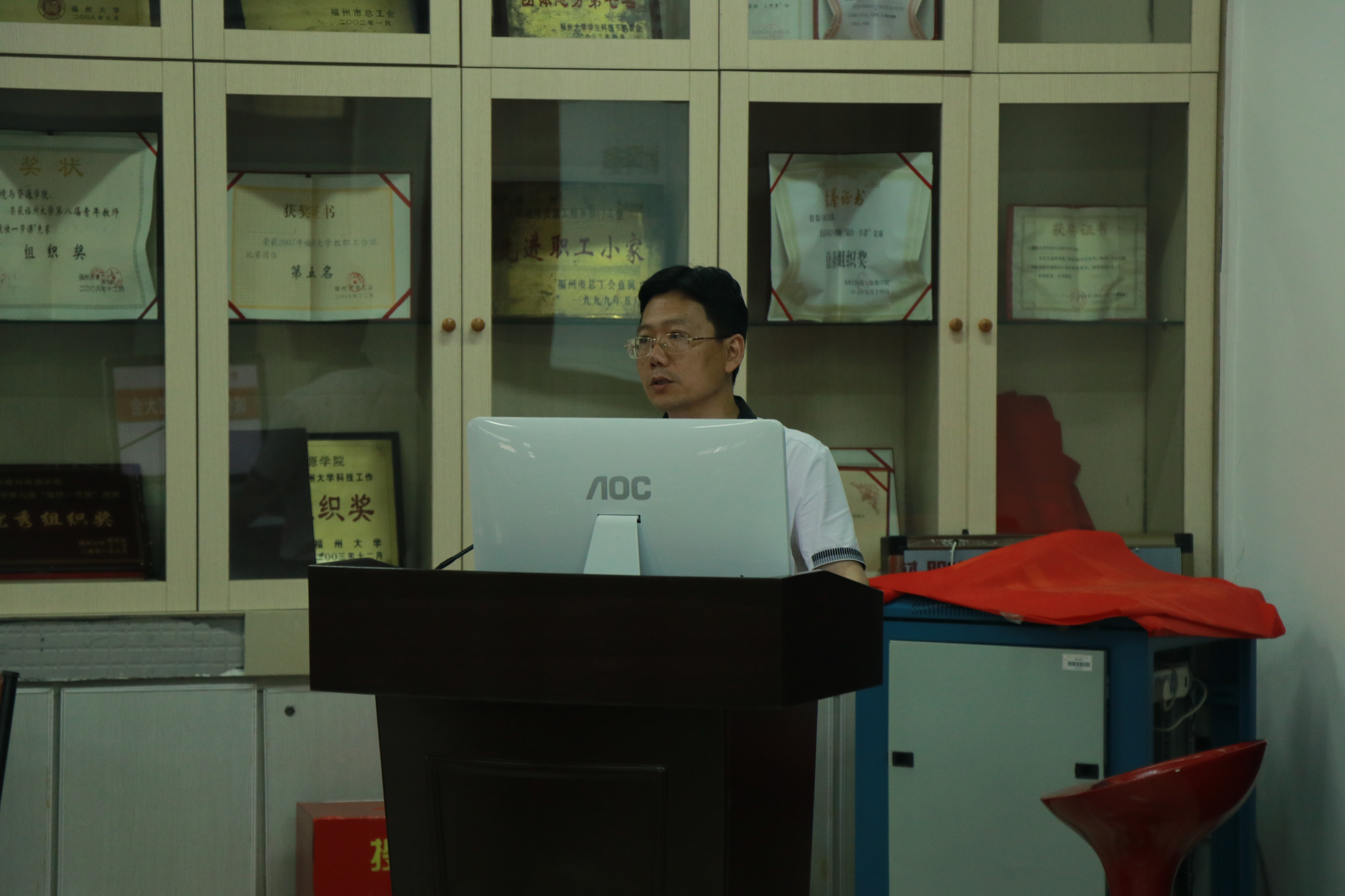 学院党委副书记刘朝晖老师发言 学院党委副书记刘朝晖老师发言